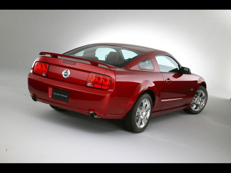  Ford Mustang GT 2005 года  (фото 56 из 209)